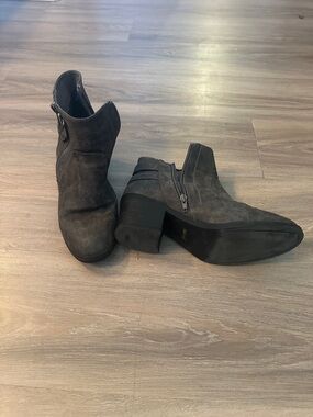 WomensCharcoal Gray Suede Ankle Boots Block Heel Side Zip Casual Western Booties